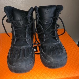 Nike snowboots
